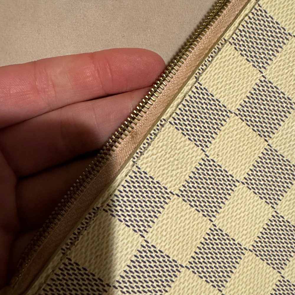 Louis Vuitton Neverfull Pouch - Damier Azur - Picture 5 of 5